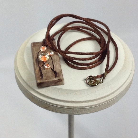 Wood necklace - Picture 2 of 5